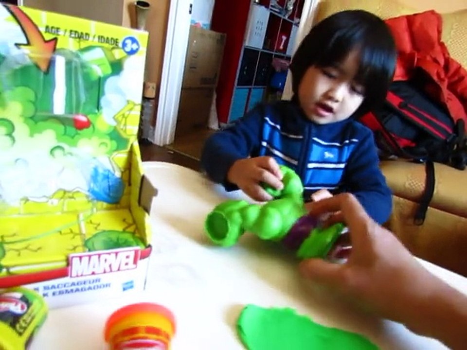 play-doh hulk and iron marvel heroes can-heads