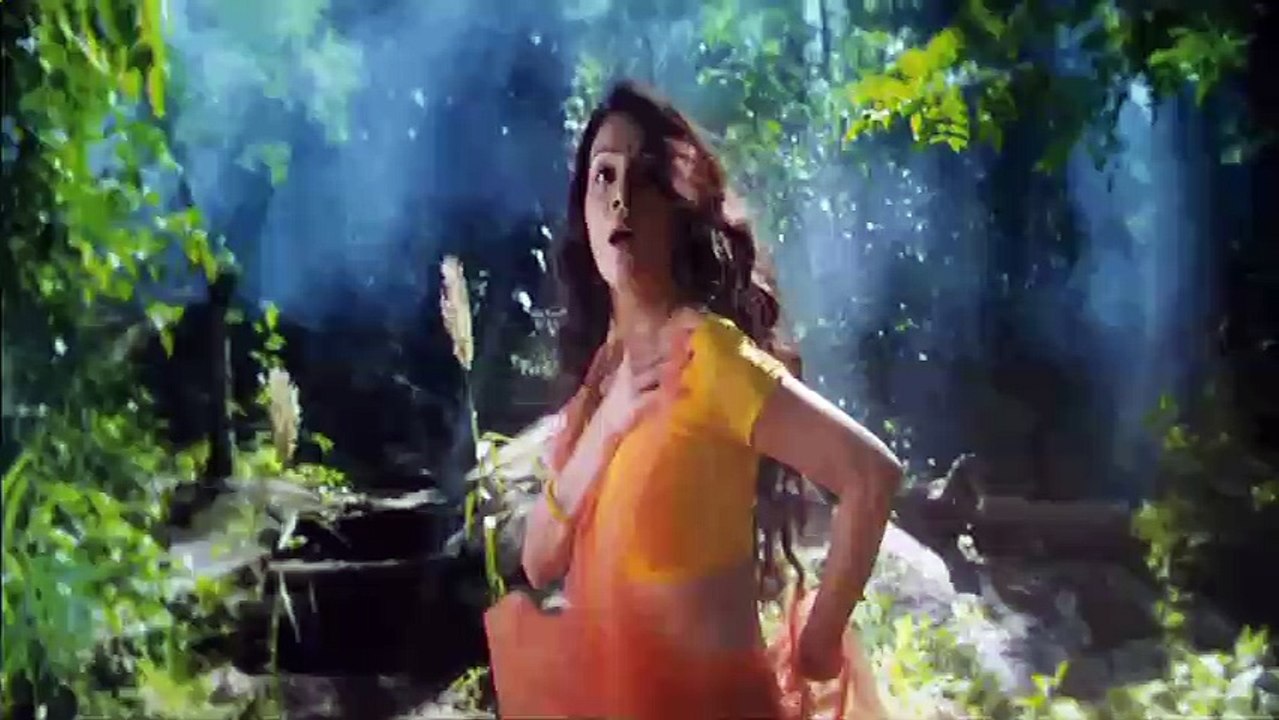Sulagna Panigrahi - Navel Show Song - Isai