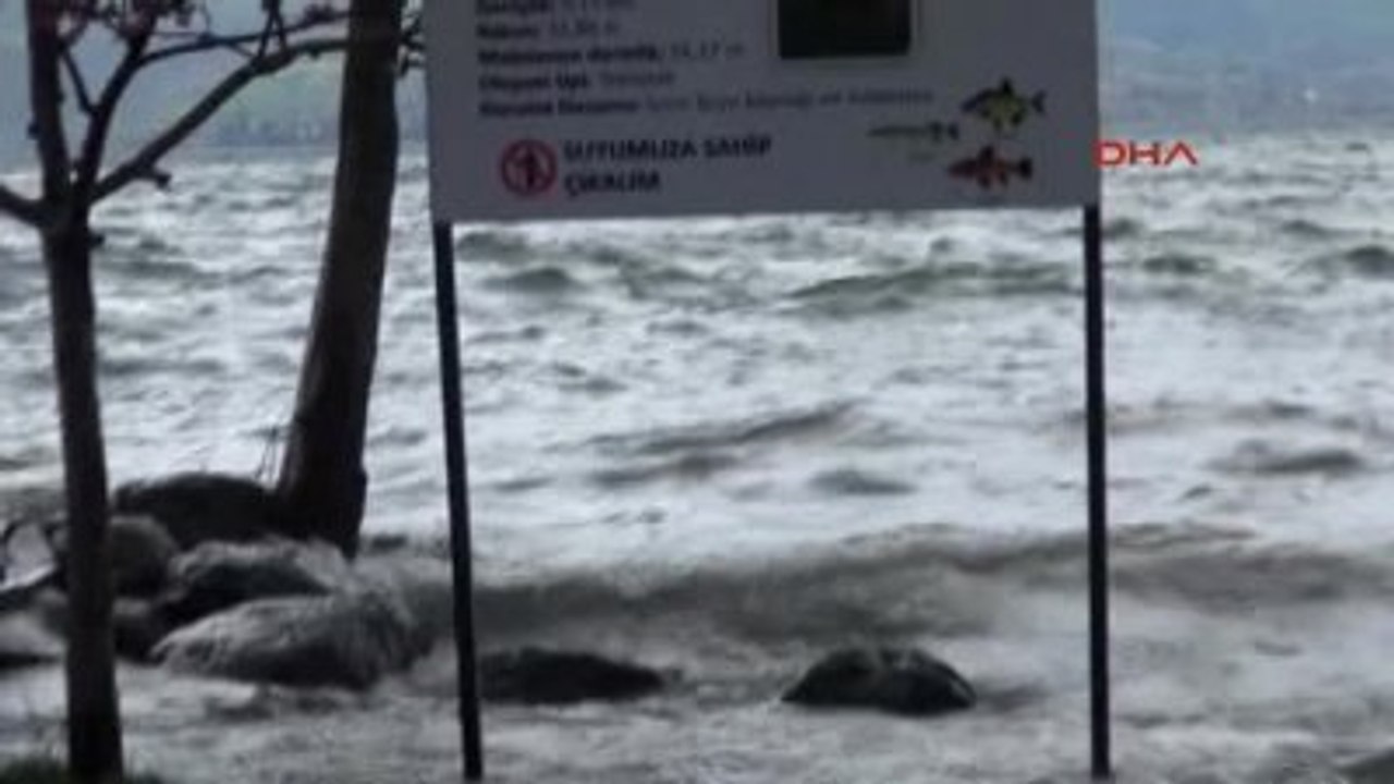 Sapanca Gölü İyice Coştu, Su Seviyesi Son Yılların En Yüksek Koduna Ulaştı