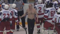 Grosse bagarre en Hockey, l’entraîneur se fait arracher sa chemise...