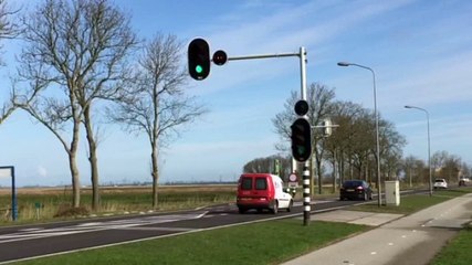 De meest zinloze stoplichten van Nederland - RTV Noord
