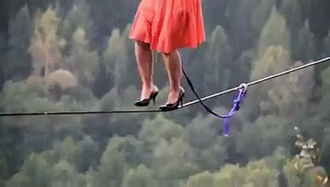 who help her in this moment