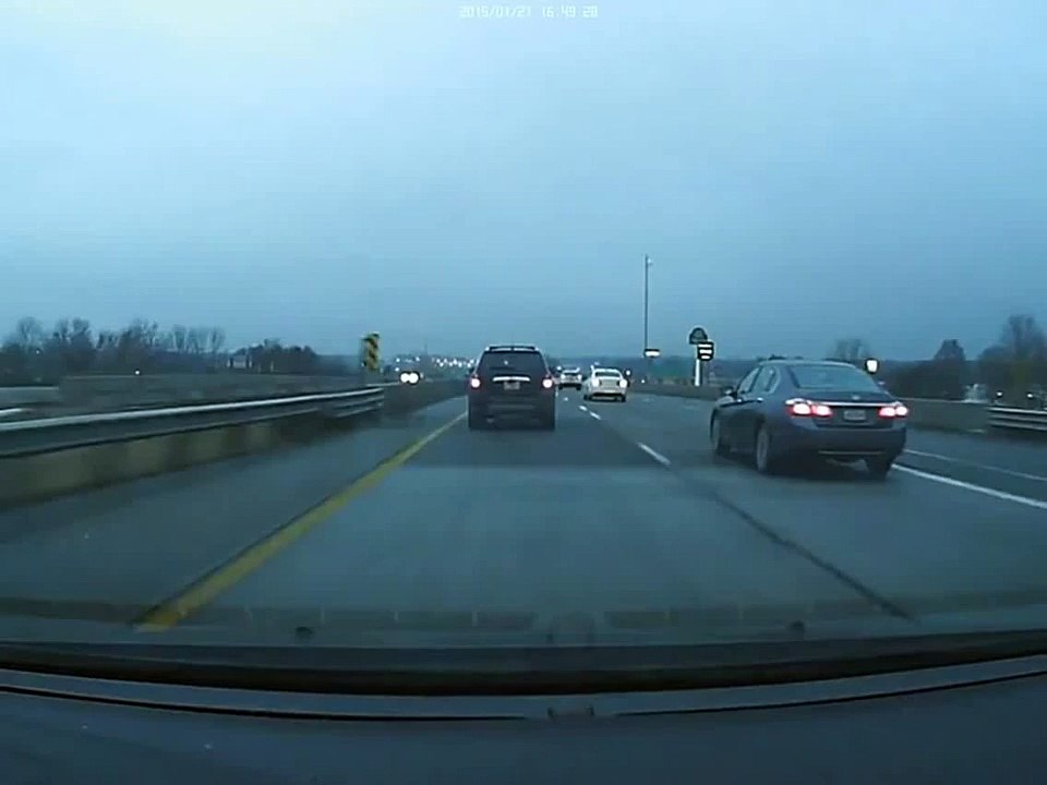 Un Accident très Impressionnant impliquant Plusieurs Véhicule