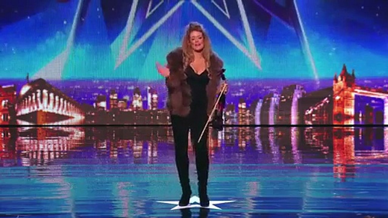 Simon ne la prenait pas au sérieux... la Musique Démarre et ils sont tous Éblouis !