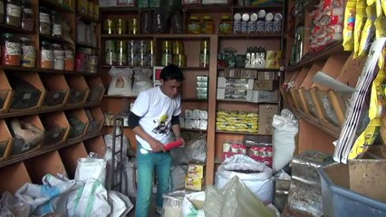 مدينة ادلب تفتقد زحمتها المعهودة والدمار يلفها