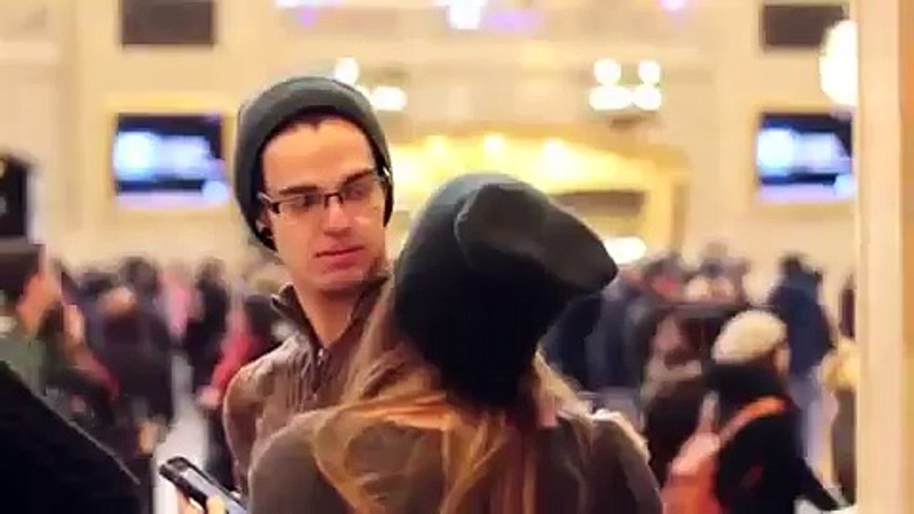 Gorgeous Prankster Kisses Random Strangers In Grand Central Station ...