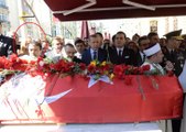 Kayahan'ın Cenazesindeki Gizemli Kadın Erdoğan'ın Peşini Bırakmadı