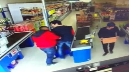 Kasiyere Bıçak Çekip Çekmecedeki 2 Bin Lirayı Alıp Kaçtı
