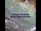 A Monieux, au fil de l'eau, dans les Gorges de la Nesque