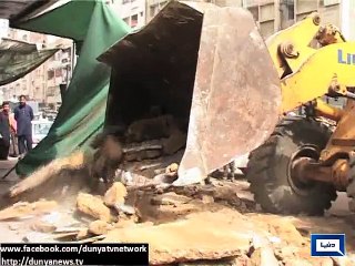 Dunya News - KMC staff removes encroachment from old city area