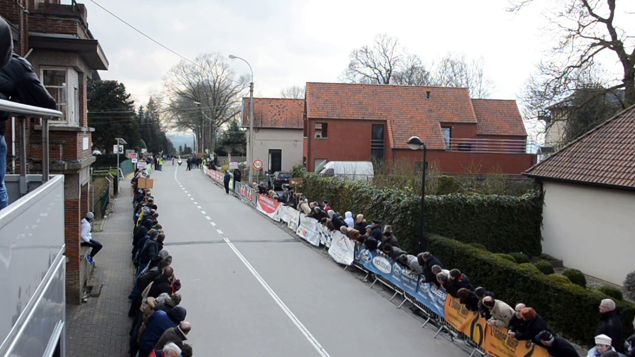 Vidéo : Calmejane, vainqueur au sommet du Mont-de-l'Enclus et nouveau maillot jaune du Tritypque des Monts et Châteaux