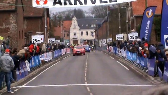 L'arrivée de la 26ème boucle de l'Artois à Croisilles