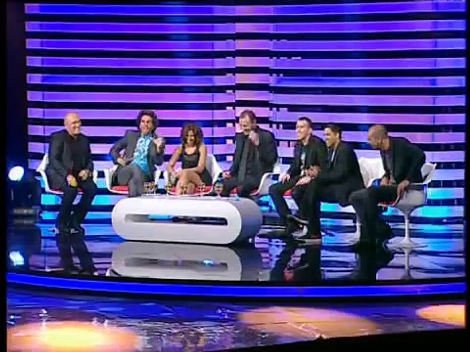 צחוק מעבודה - פרק 11 :: אורי חזקיה בסטנדאפ על מבחנים ובגרויות