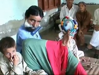 Amazing Man without Hands Showing incredible