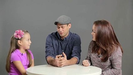 Une vidéo hilarante montrant des parents qui expliquent à leur enfant comment on fait des bébés!