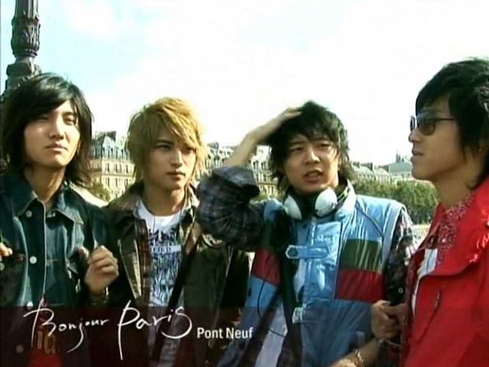 [DVD] 4th Photo Book - Bonjour Paris 1