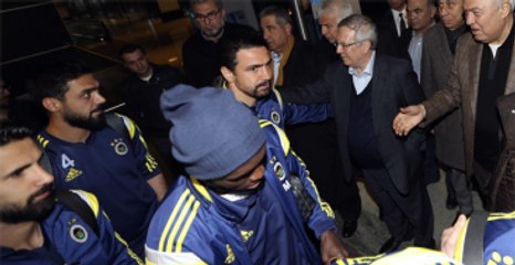 Fenerbahçe Kafilesini Aziz Yıldırım Karşıladı
