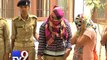 Sex racket busted at hotel in Naroda, 4 girls, pimp arrested - Tv9 Gujarati