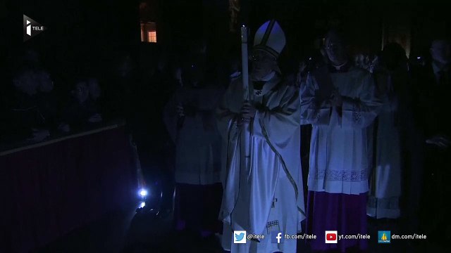 Le pape François préside la traditionnelle Veillée pascale