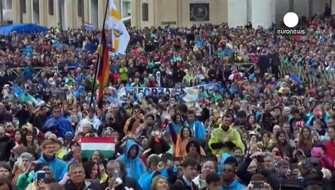 Papst Franziskus spricht 'Urbi et Orbi'-Segen