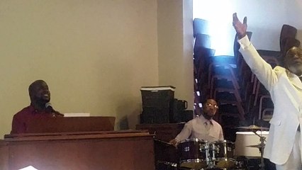 Giving the Lord your praise!