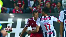 Juan Arango copió a Luis Suárez y mordió a un rival en México (VIDEO)