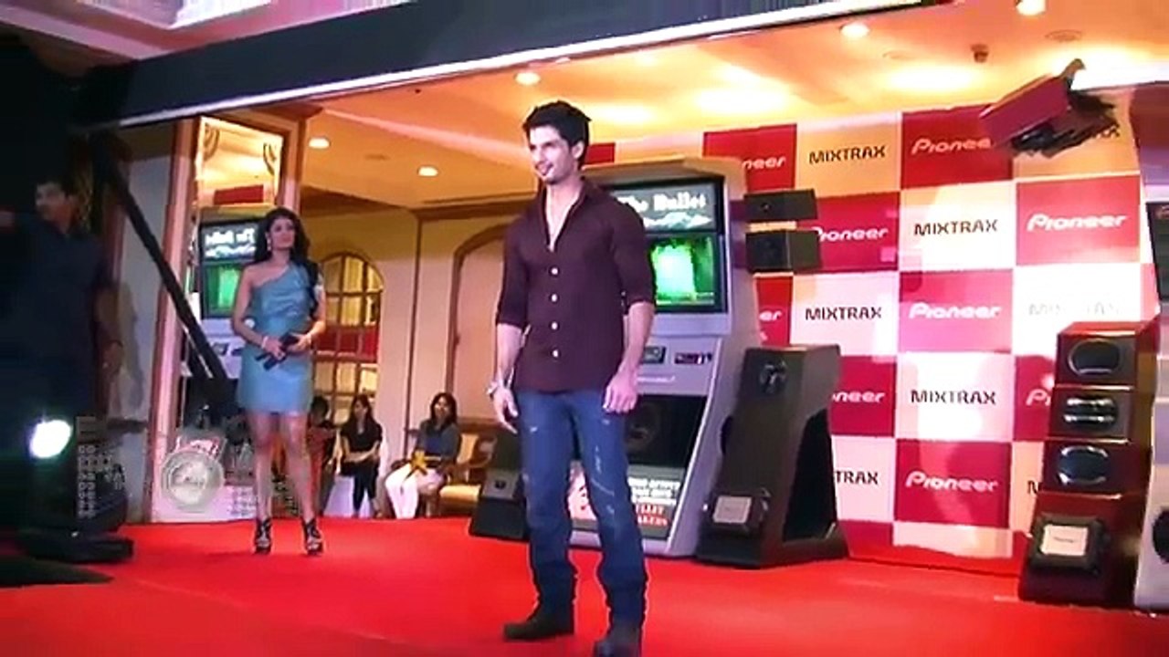 Shahid Kapoor Skips Haider Success Bash   Avoids Question on Wedding