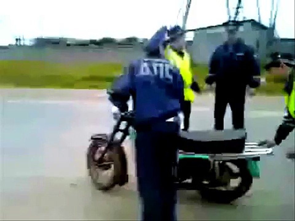 مسخره الشرطه