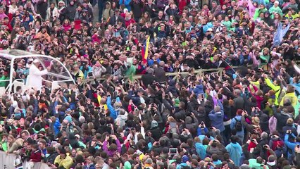 El papa pide el cese de tragedias