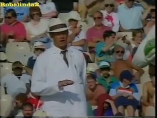 CRICKET FIGHT Angry Pakistan players fight with England umpire, 1992 3rd test