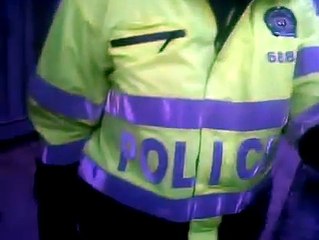 Immobilized Crazy Drunk With Cutlass - Loco con Machete inmovilizan borracho