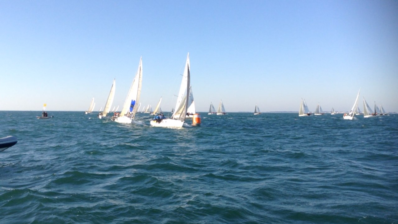 J 80, bouée au vent