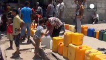 Çatışmaların sürdüğü Aden'de su ve gıda sıkıntısı yaşanıyor