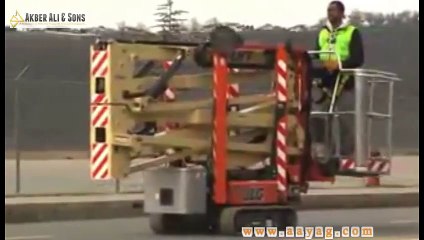 JLG® Compact Crawler Boom Features