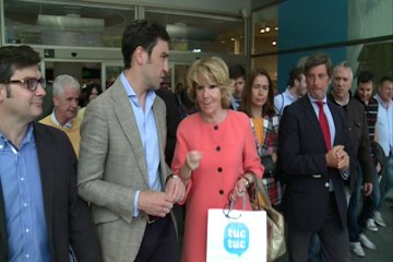 Aguirre se lleva de La Vaguada regalos para sus nietos