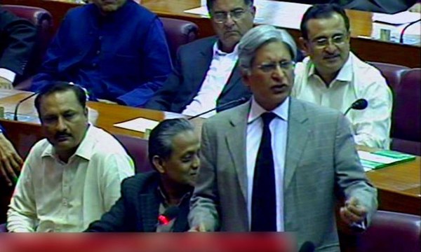 Aitzaz Ahsan Criticizes Khawaja Asif For Using Harsh Language Againt PTI