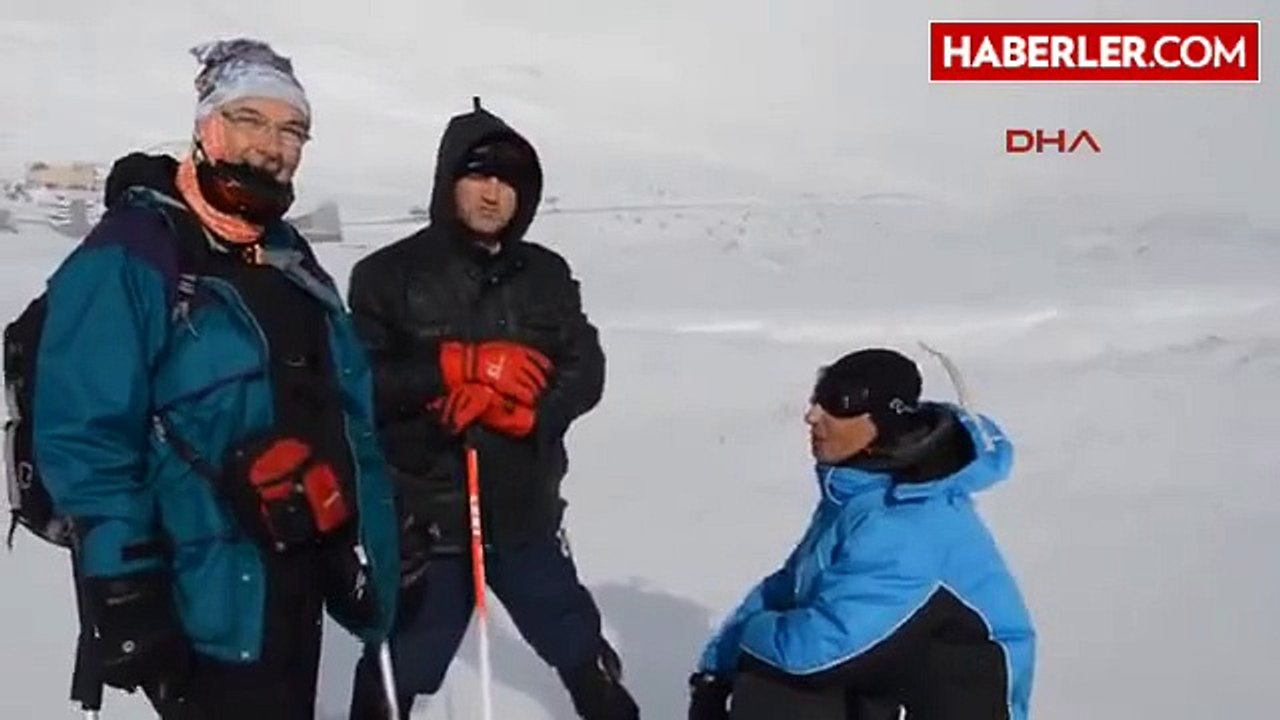 Kayseri Görme ve Bedensel Engelli 2 Sporcu, Erciyes Koçdağı Zirvesinde