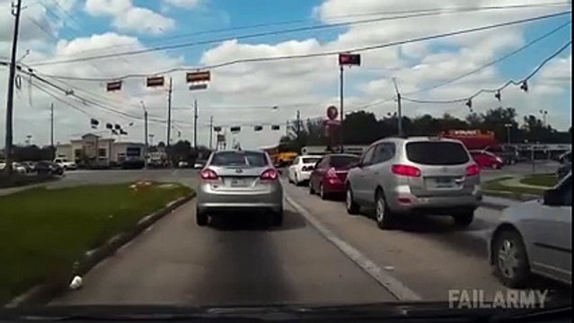 Most ridiculous and funny car chase : Pick-up VS 7 cop cars