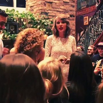 Taylor Swift faz surpresa para melhor amiga - parte 1