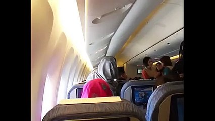 PIA Air Hostess Fight with Passenger During Flight