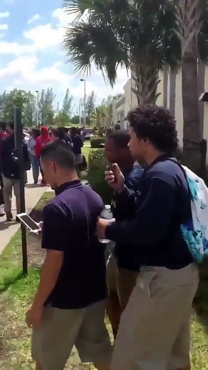 Extraña pelea en el colegio