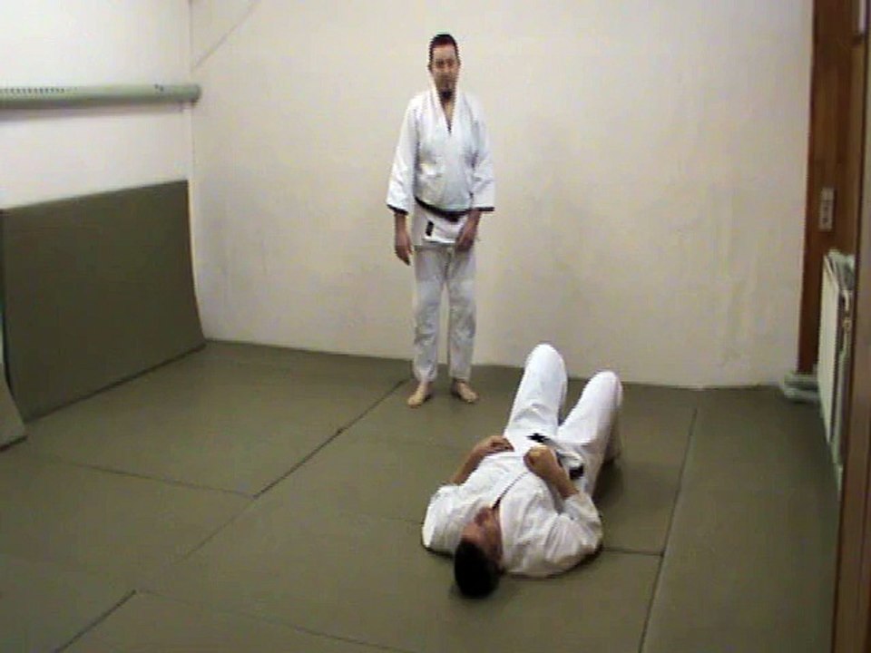 Sol contre debout latéral aux mains : ryote dori, jambes inversées