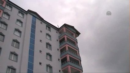 Şiddetli Rüzgar Çatıları Uçurdu