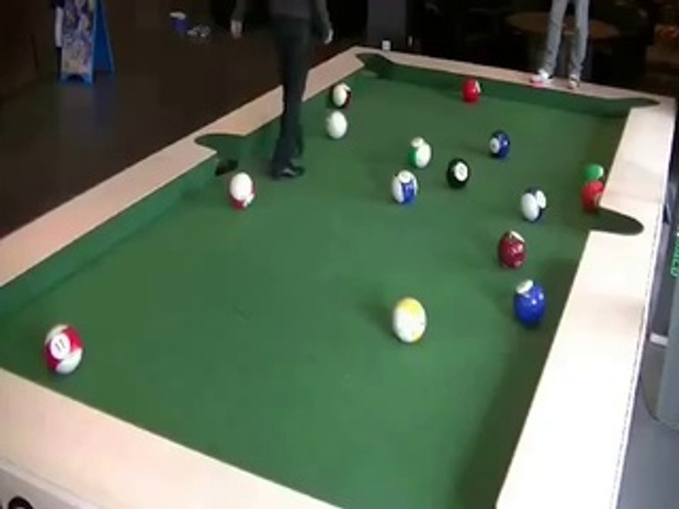 Une partie de foot - billard ?