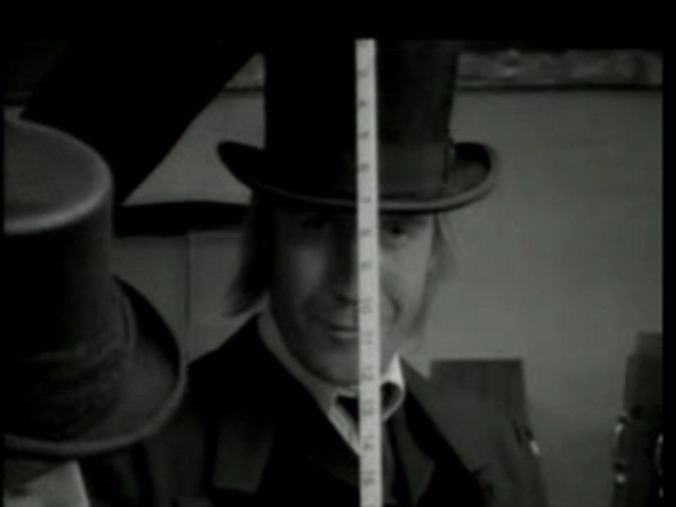 Oasis - The Importance Of Being Idle