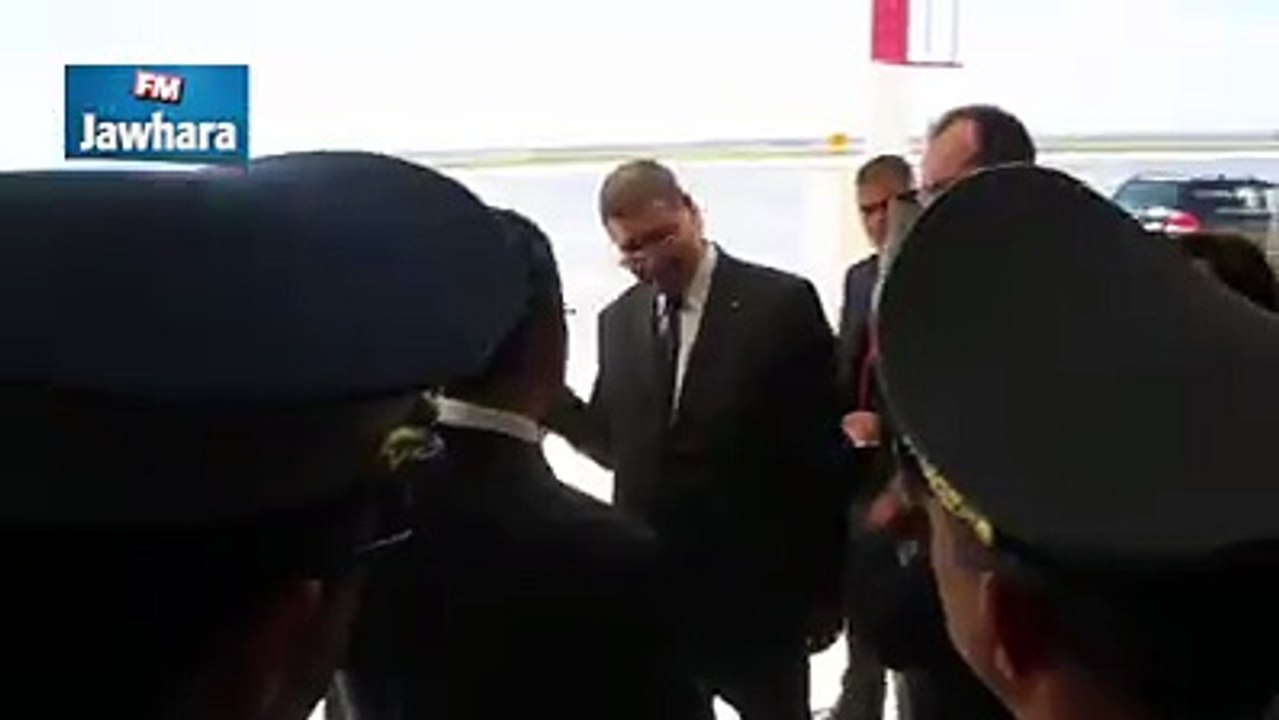 ردة فعل الحبيب الصيد بعد العثور على عقب سيجارة في مطار الحبيب بورقيبة بالمنستير