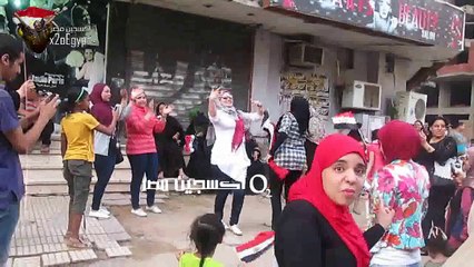 فتاة تنافس صافنار بوصلة رقص من اجل عيون السيسى