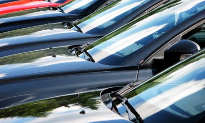 Constructeurs et concessionnaires : passer du produit au service