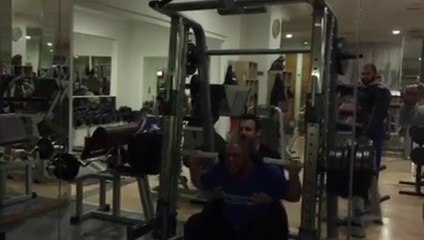 Stauros Bodyshape TrioulidisVideo proponiseis podia brosta me ton athliti tou Lef Sidiropoulos squat 270kg