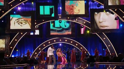 Shakira - Hips Dont Lie Live Stage Show New York.mkv